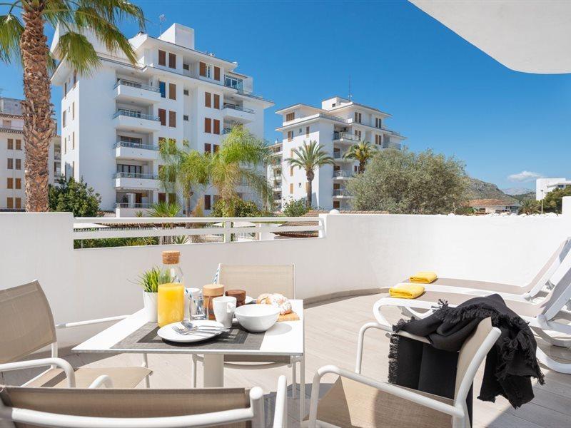 Olive Beach Apartamentos 阿尔库迪亚港 外观 照片